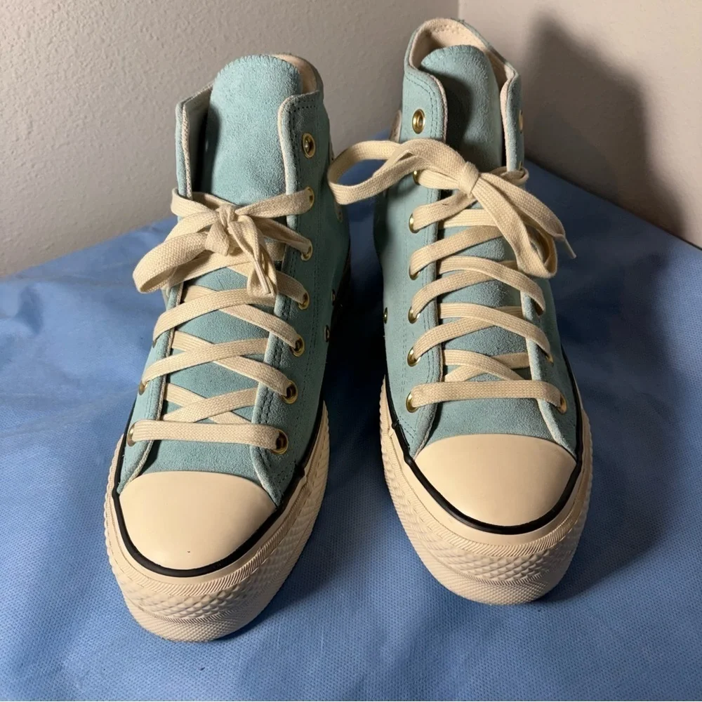 Chuck Taylor All-Star platform high-top sneakers blue suede, like new! Size 8